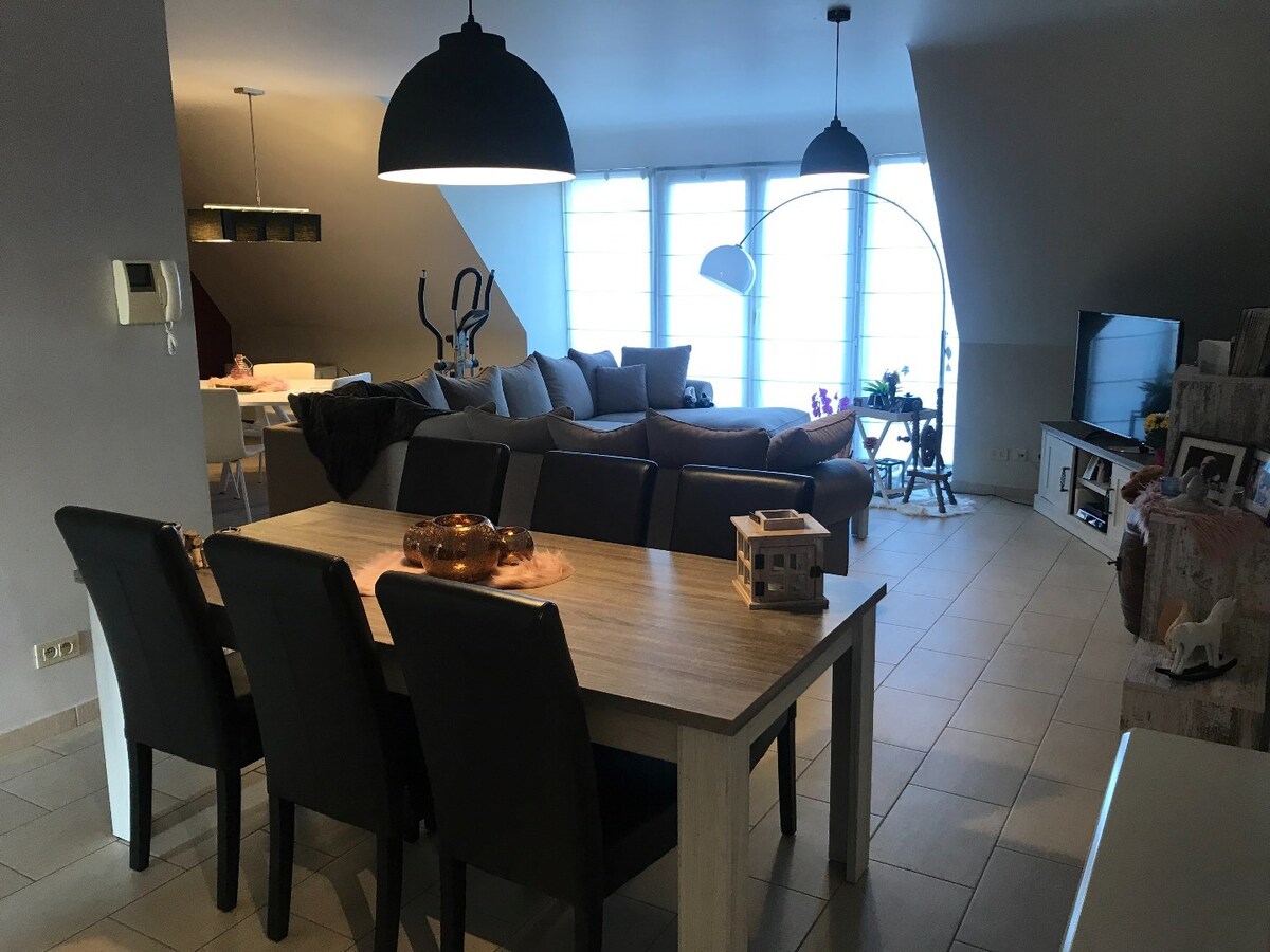 Ruim duplex-appartement met twee ruime slaapkamers 