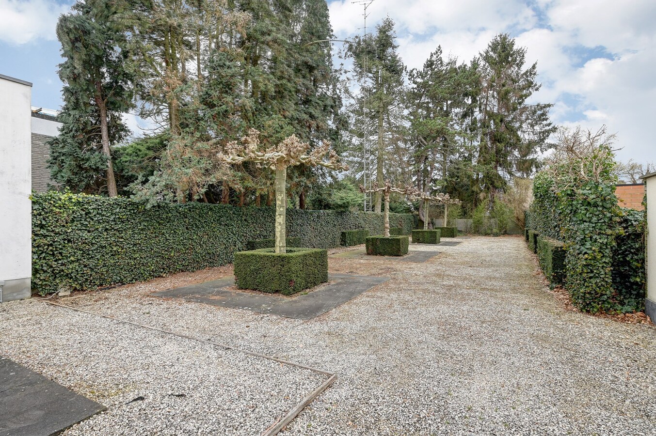 GOED GELEGEN KANTOORGEBOUW TE HERK-DE-STAD met DIVERSE DOELEINDEN 