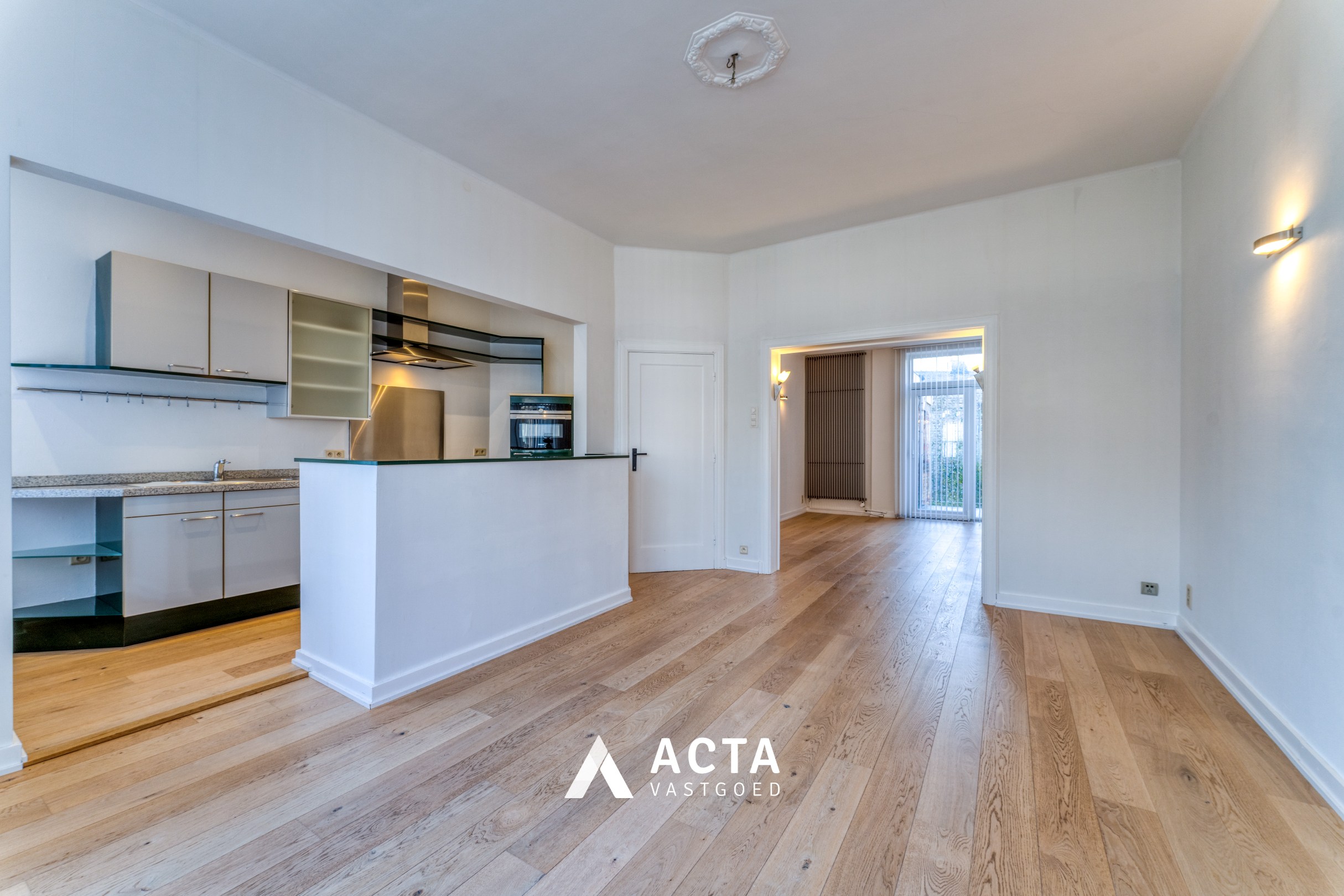 Charmant herenhuis- 3 slpk, praktijk +zonnige tuin 