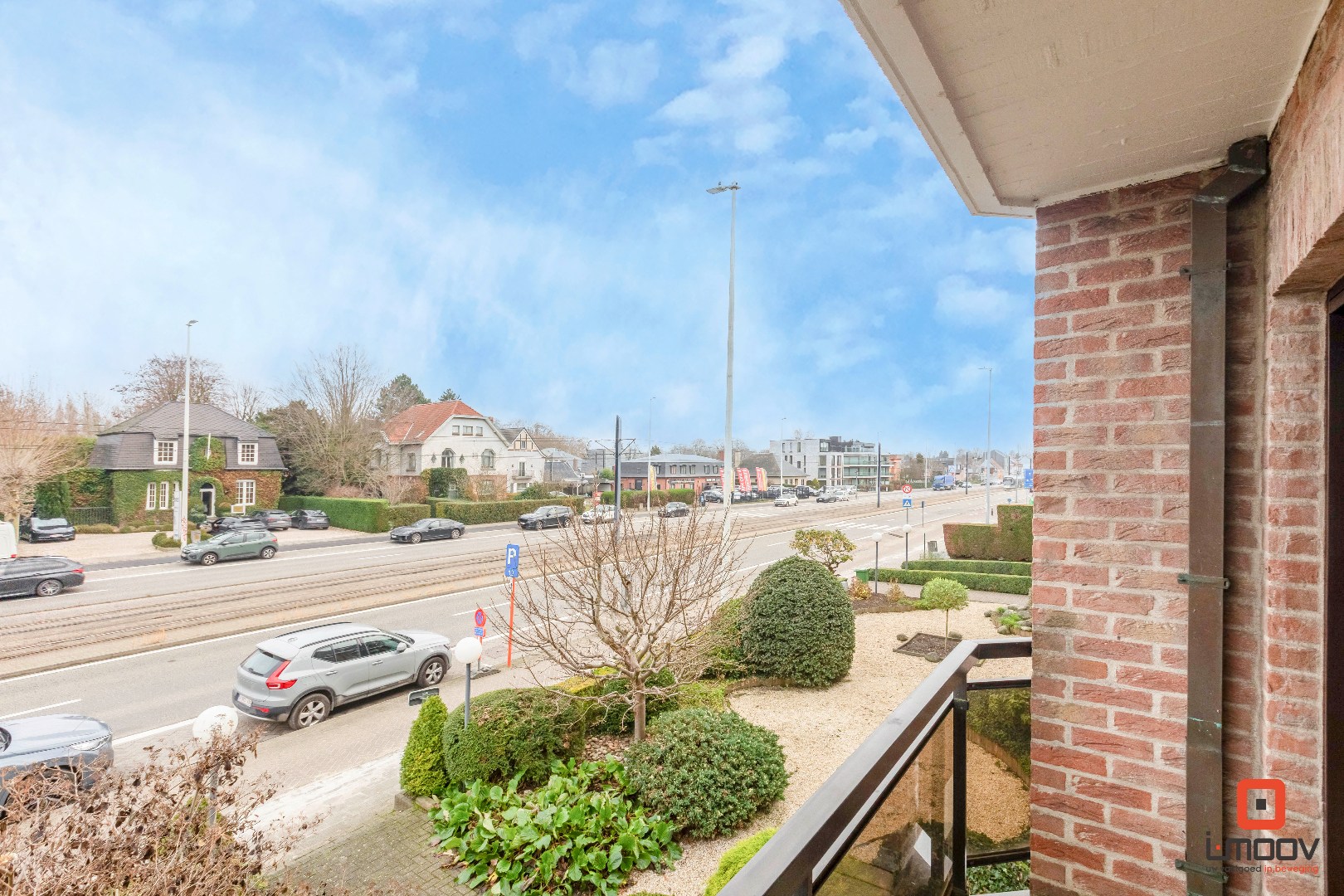 Instapklaar twee-slaapkamerappartement met zonnig terras op sterke locatie in Gentbrugge 