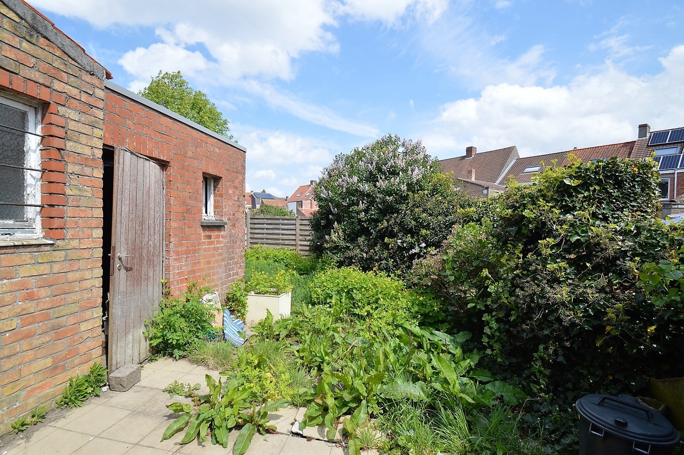 Ruime te renoveren gezinswoning op rustige maar centrale ligging - Sint-Andries 