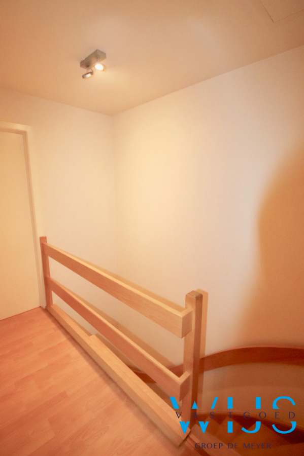 Instapklare &amp; gezellige woning met garage in hartje Eeklo! 