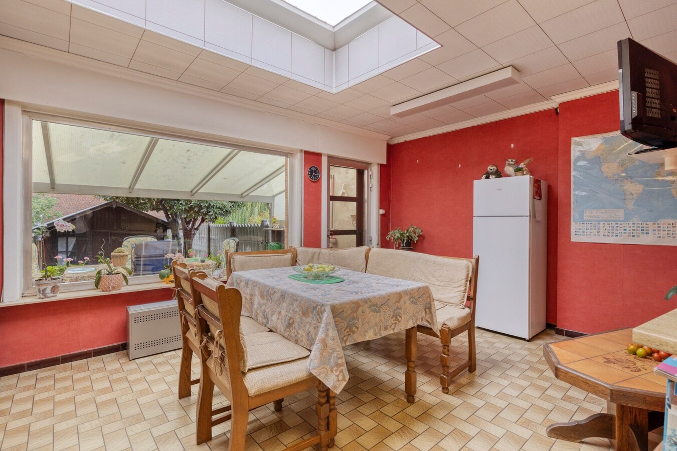 Centraal gelegen woning met stadstuin en veel potentieel in Ronse 