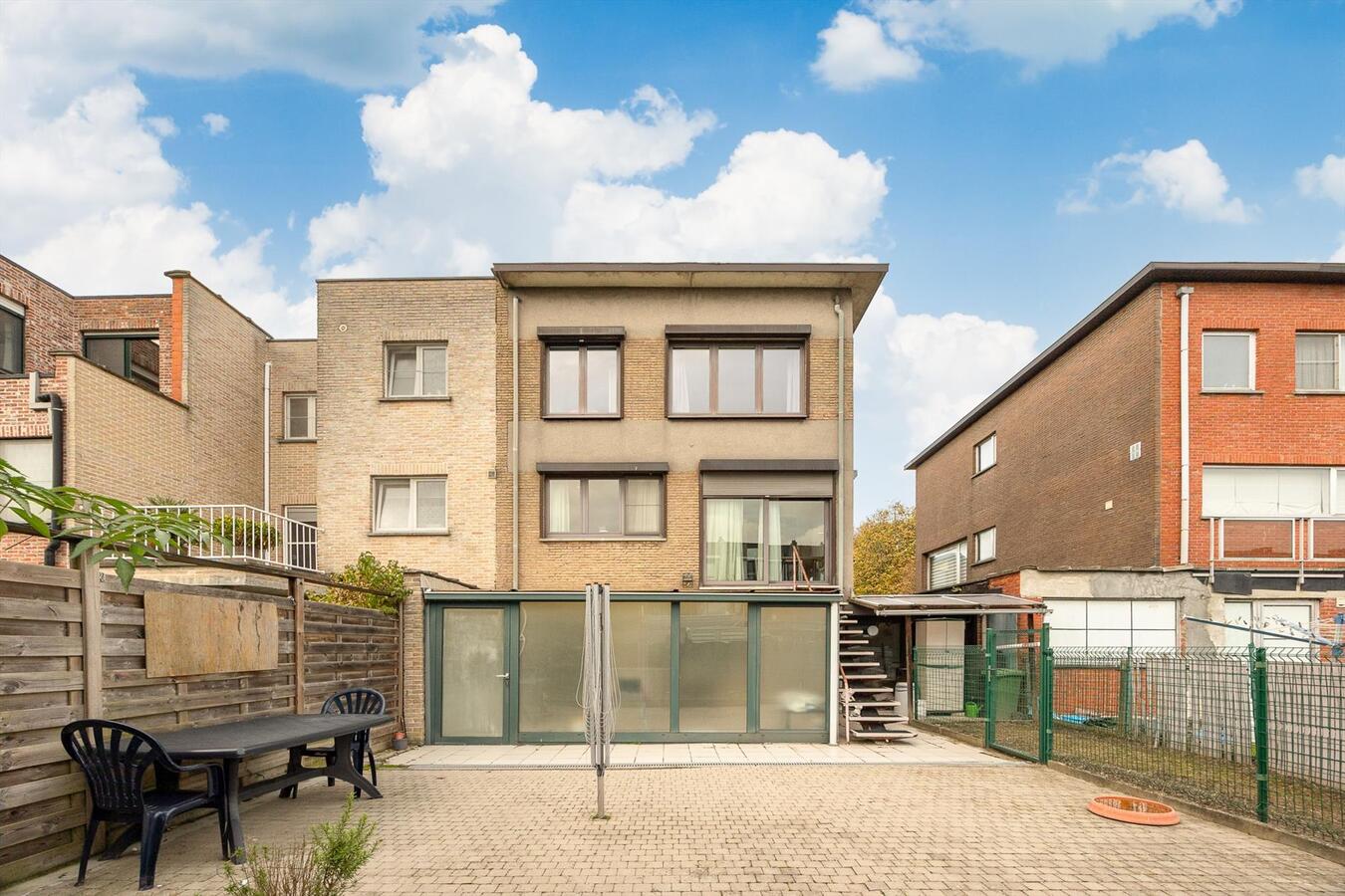 Ruime HOB met garage op een rustige locatie te Schelle! 