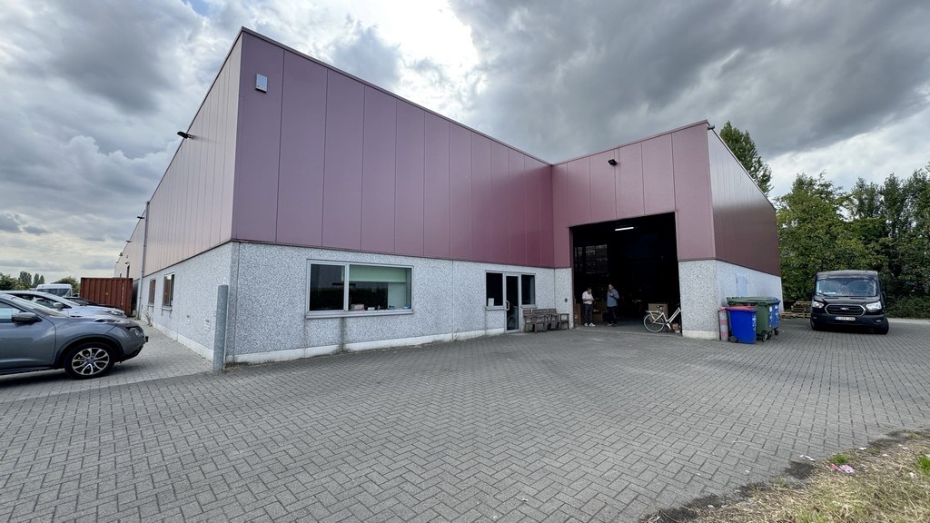 Instapklare bedrijfsunits te huur nabij E313 te Wommelgem