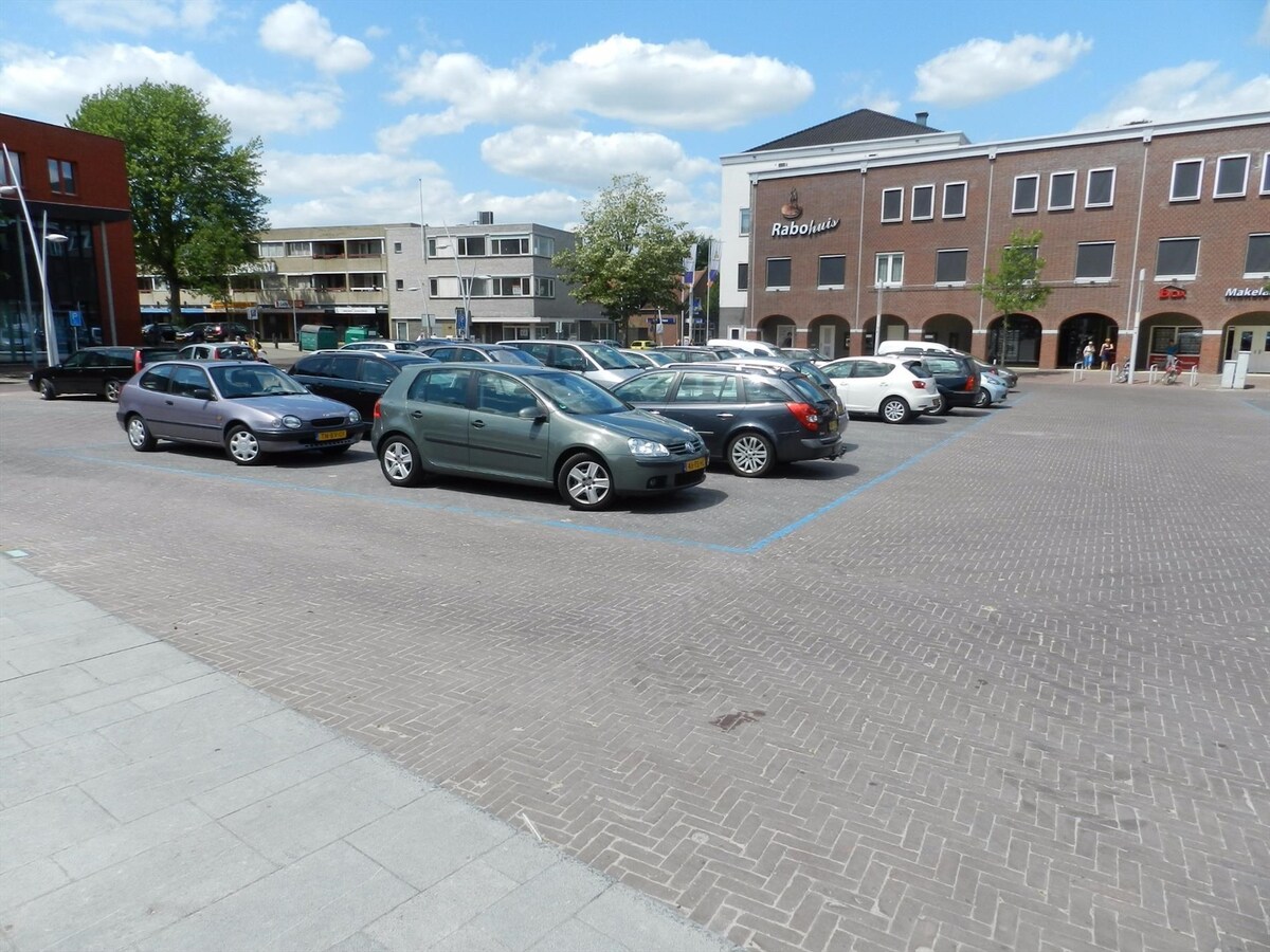 Zeer fraai winkelpand te koop in het prestigieuze Marktstaete complex in het centrum van Bladel (NB). 