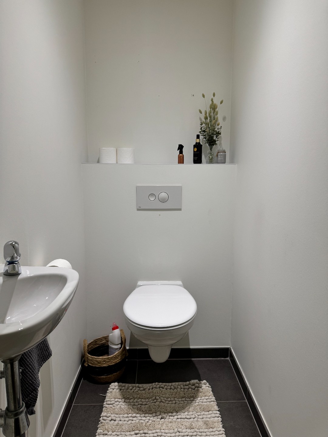 Prachtig zonnig en energievriendelijk appartement op het gelijkvloers met dubbele garage. 