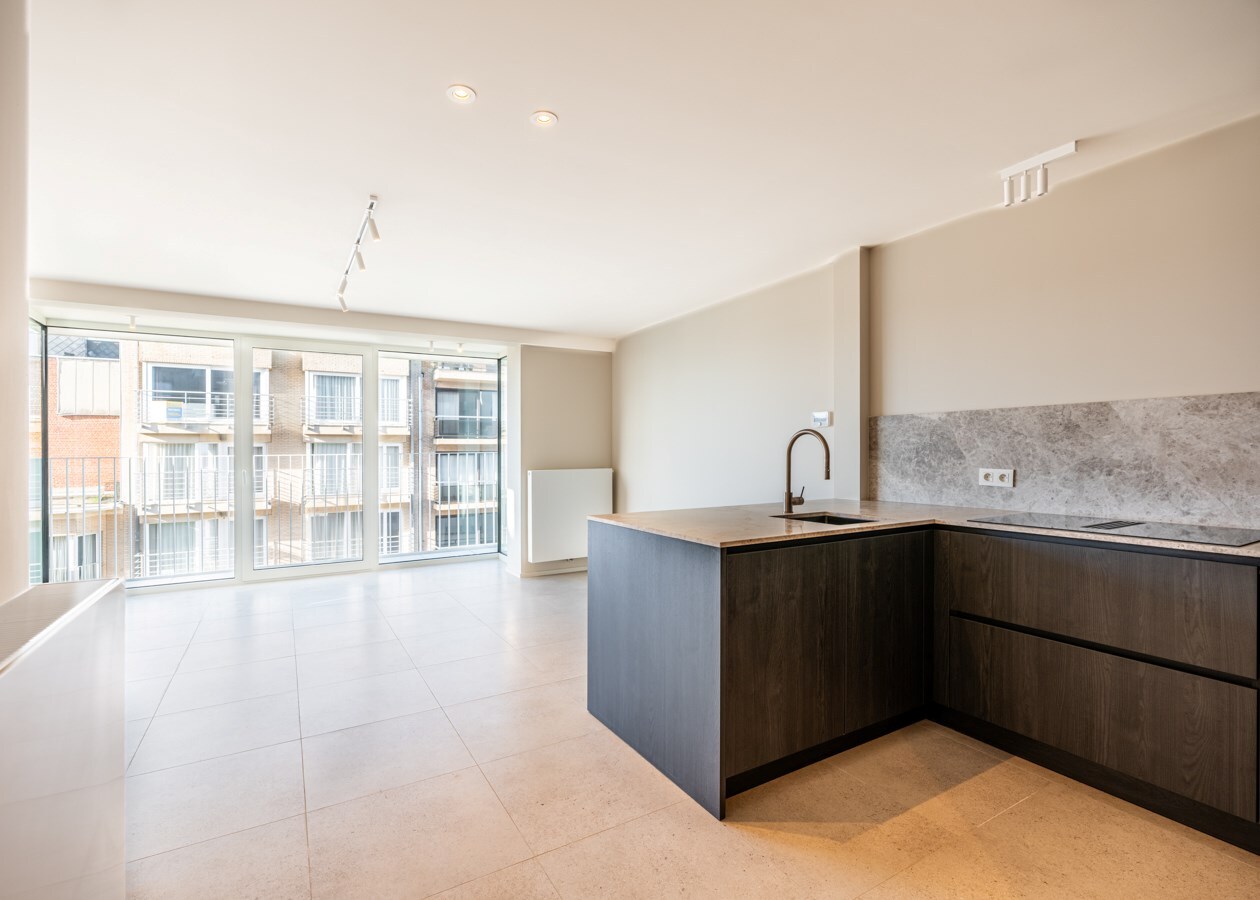 Beaux appartements rénovés avec vue latérale sur la mer ! 