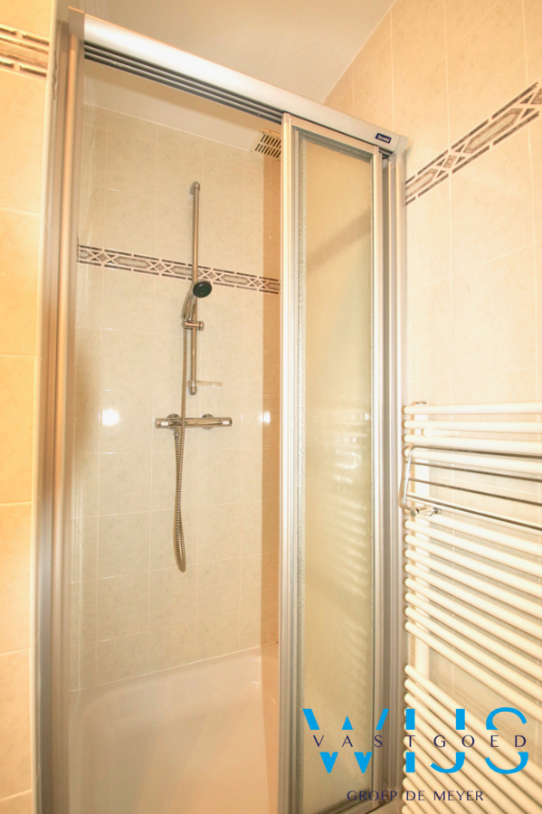 Leuke gezinswoning met 4 slaapkamers &amp; tuin te Oosteeklo ! 