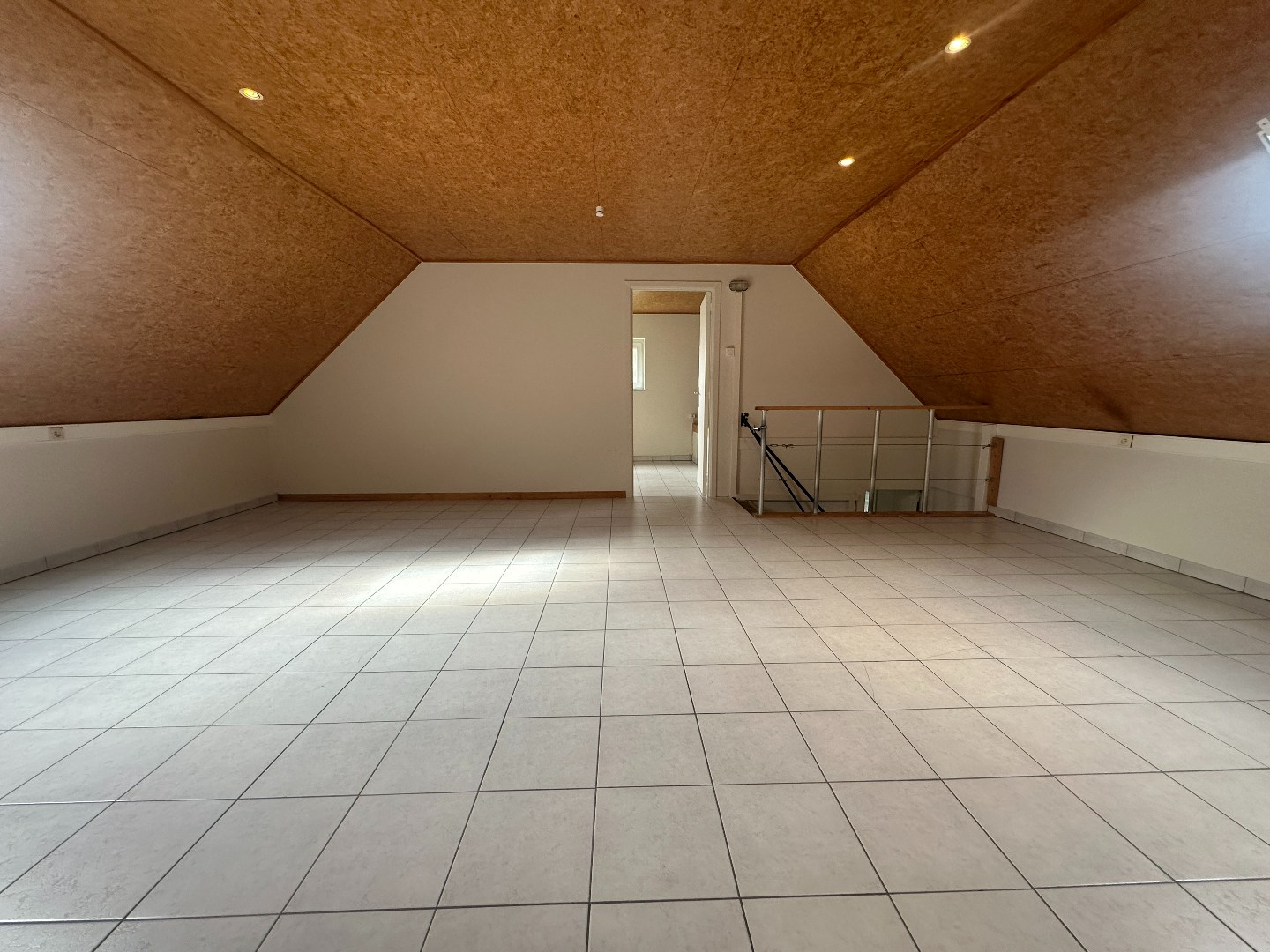 Gezellige gerenoveerde woning met 3 slpk, carport en tuintje, rustige ligging te Torhout 
