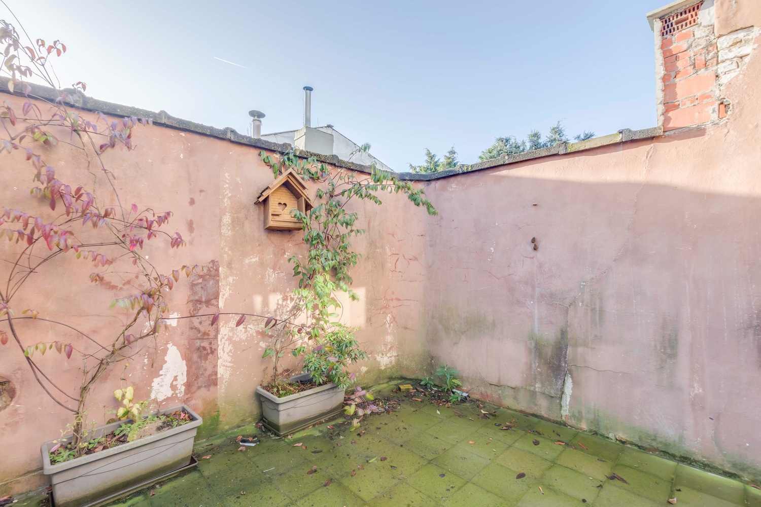 Mooie halfopen bebouwing met zeer ruime kamers 