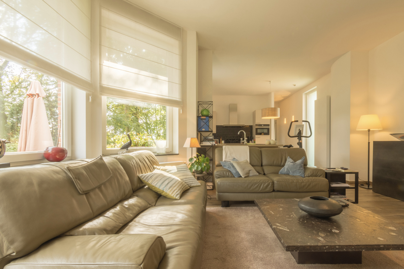 Gelijkvloers luxe 2-slk-appartement met privatieve tuin. 