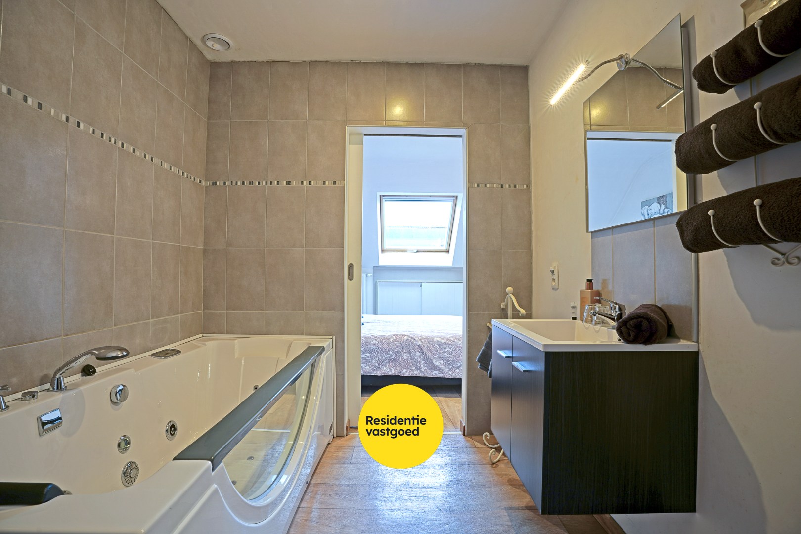 Instapklare halfopen bebouwing (2009) te Ramskapelle op 244 m². 