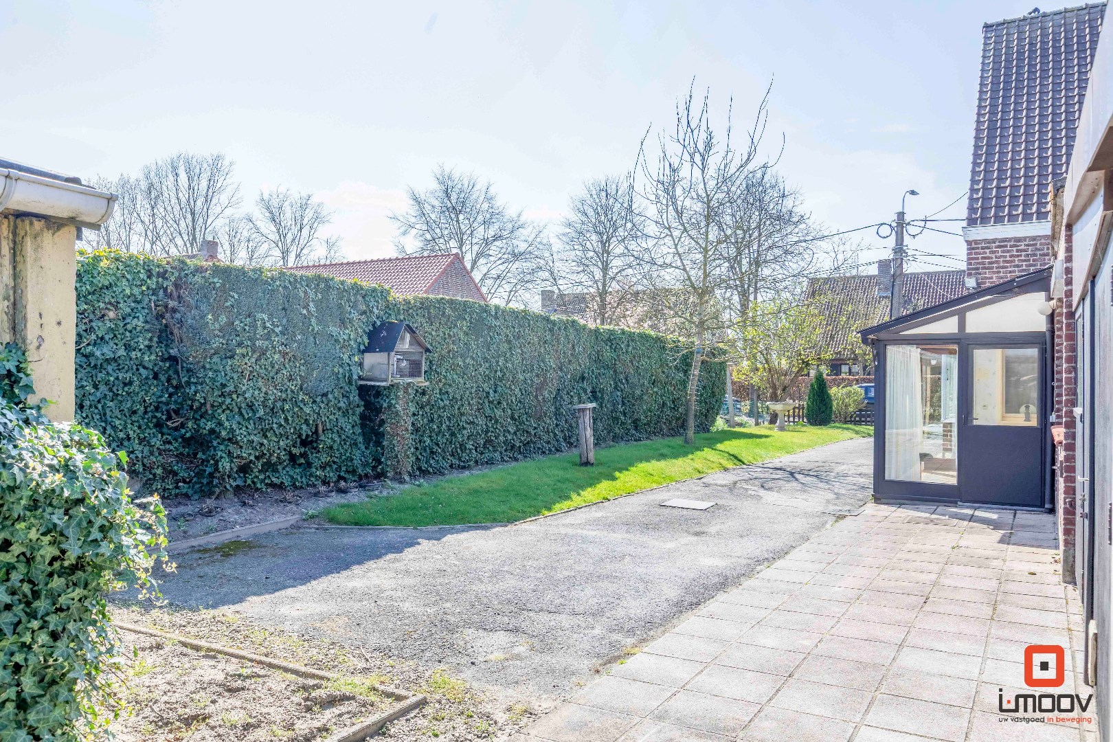 Te renoveren HOB met 3 slaapkamers op een bijzondere ligging in Deurle 