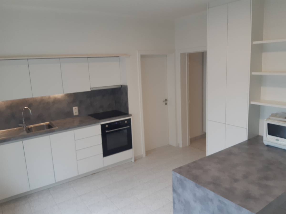 Gerenoveerde woning met weide en loods. 