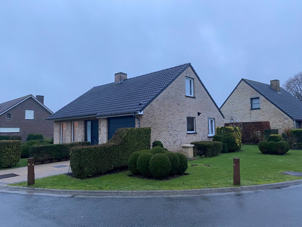Rustig gelegen, alleenstaande woning te Houthulst 