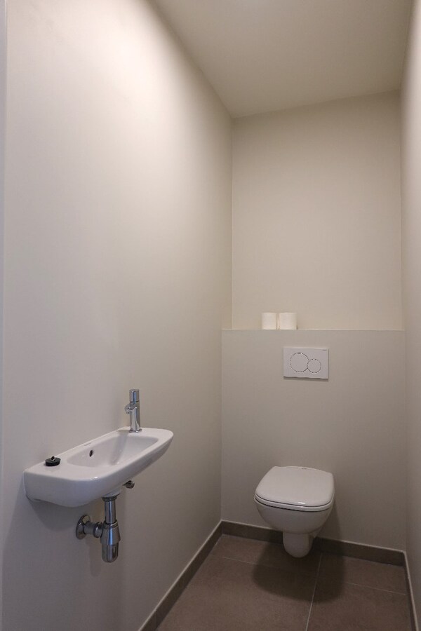 Instapklaar nieuwbouwappartement met 2 slaapkamers en ruim terras in centrum Jabbeke 