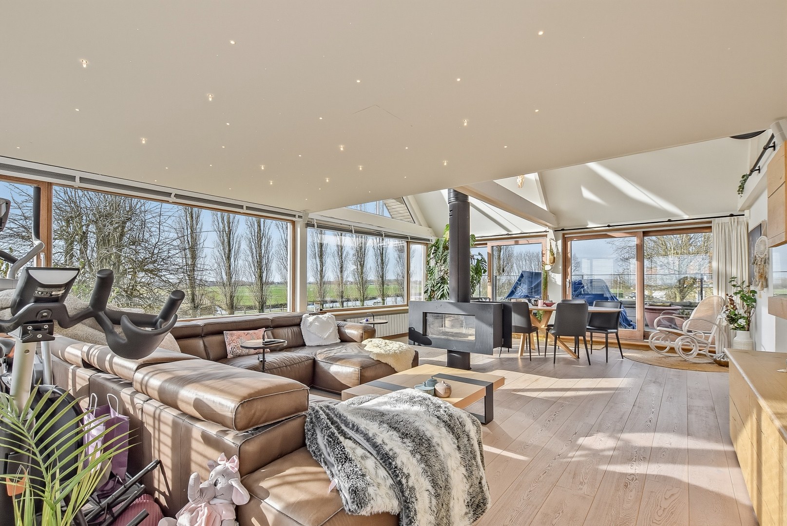 Restaurant met privéwoning en 2 B&amp;B-kamers op 4.370 m² 