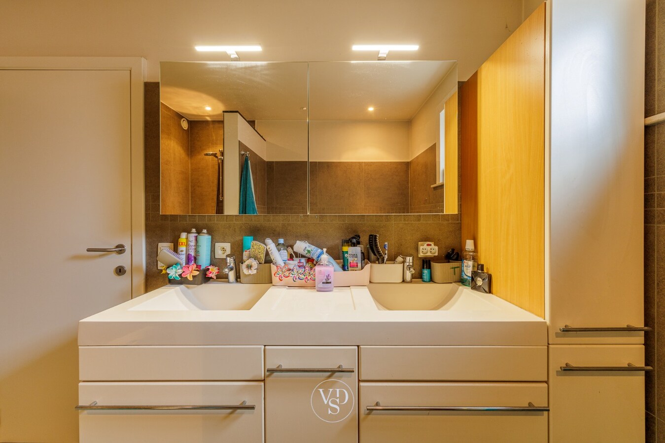 Instapklaar en lichtrijk gelijkvloers appartement 