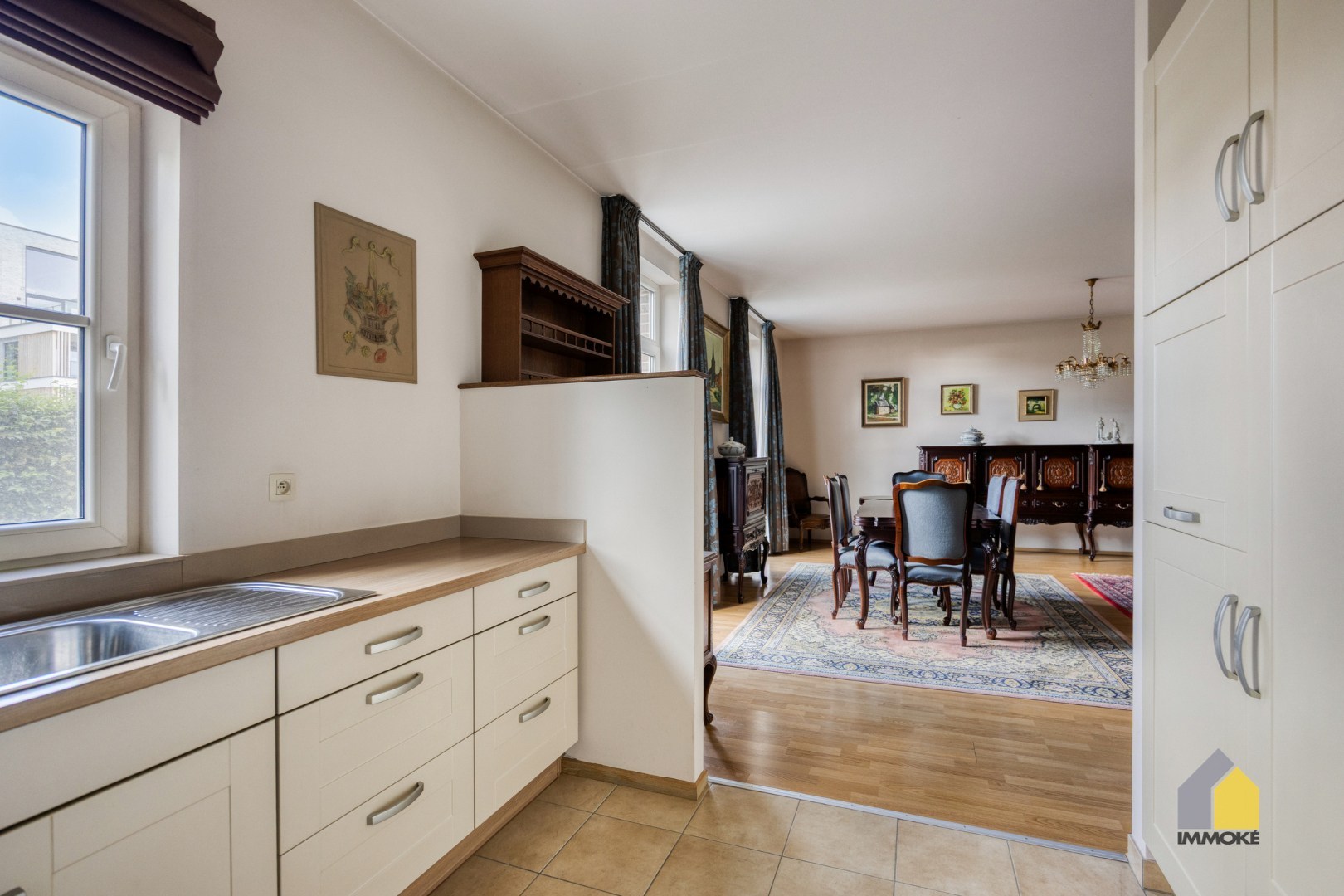 Gelijkvloers appartement met 2 slpks, stadstuin en autostaanplaats. 