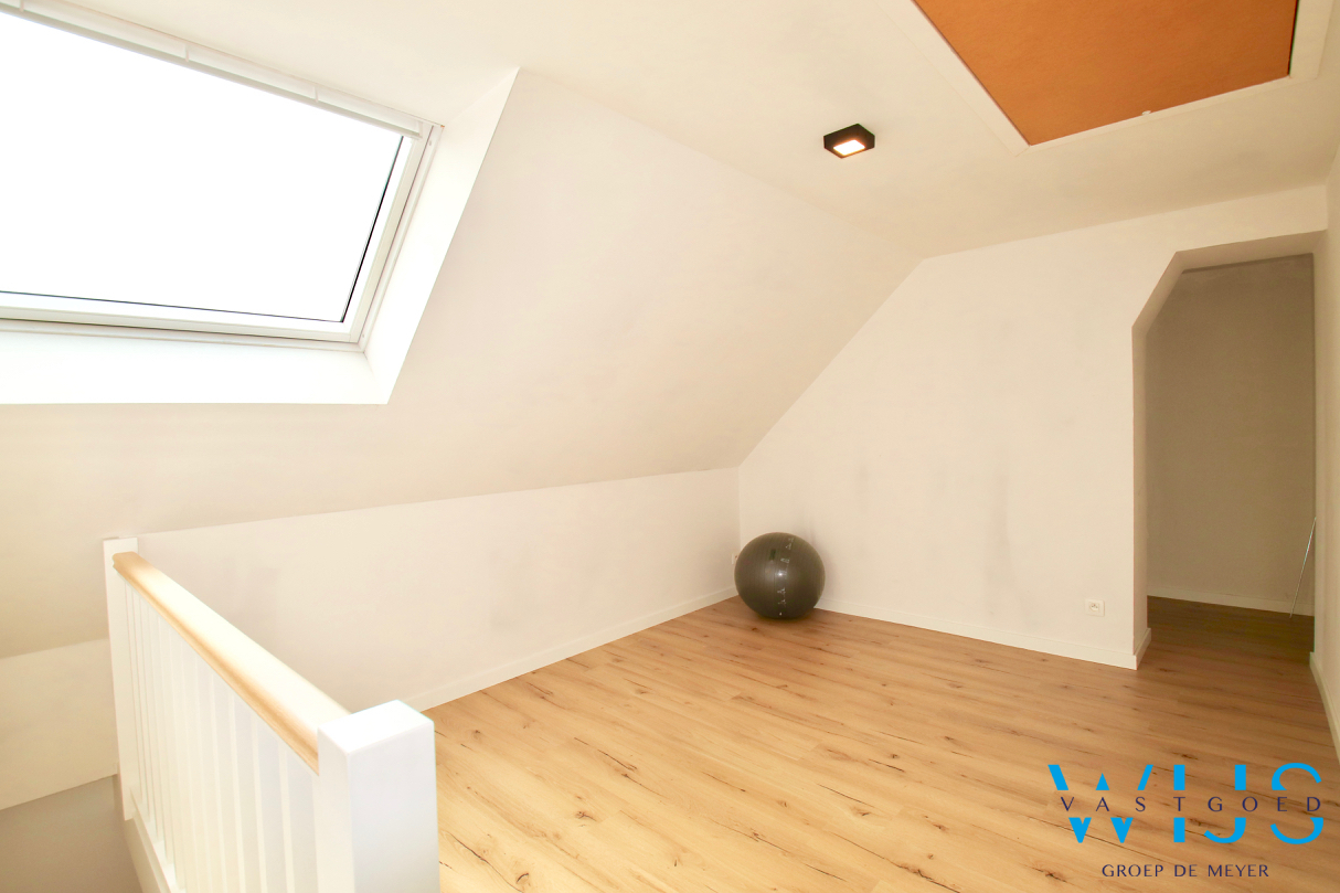 Instapklaar woonhuis op een prachtige ligging te Ertvelde ! 