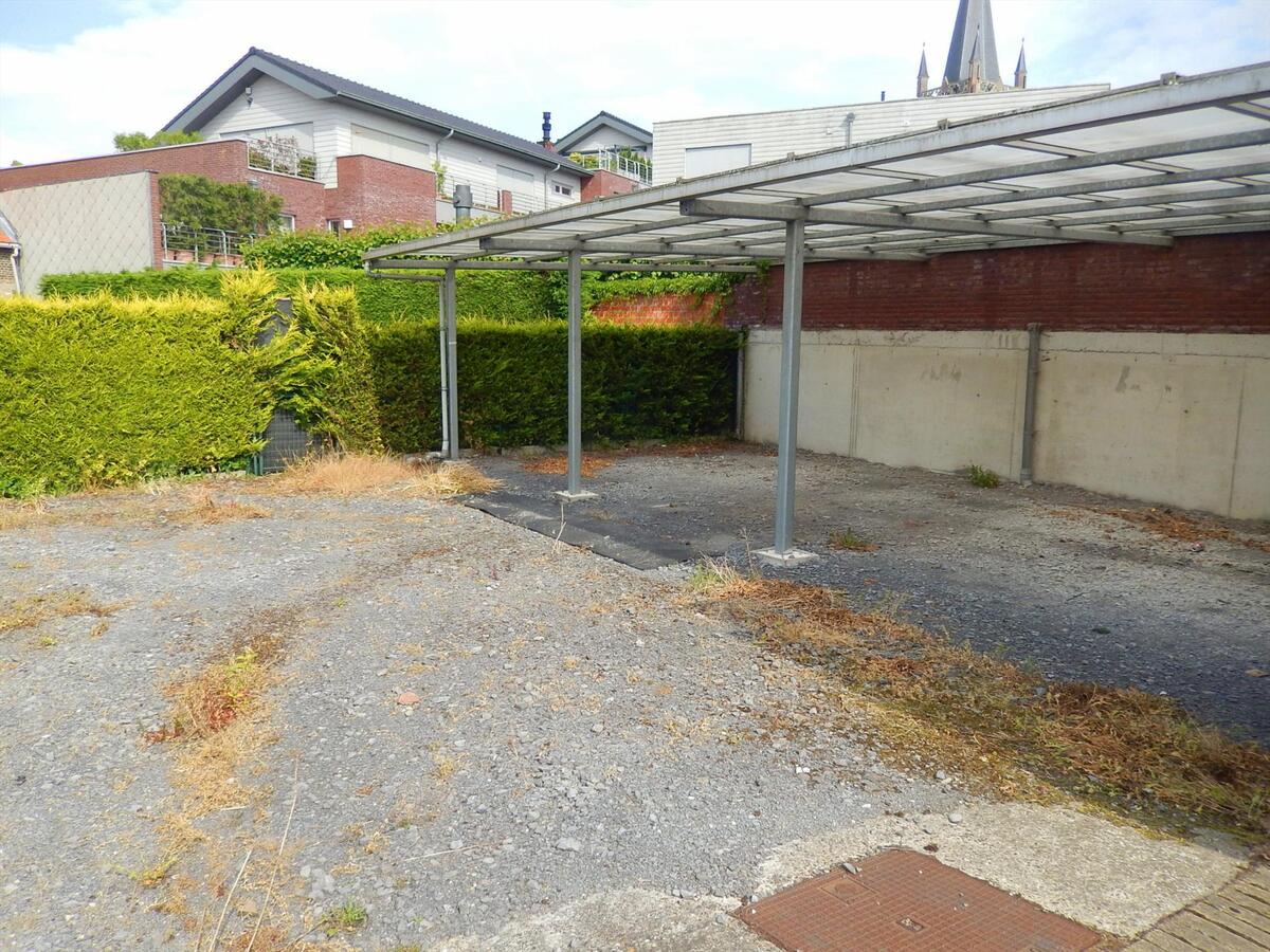 Zéér ruime autostaanplaats te Jabbeke 