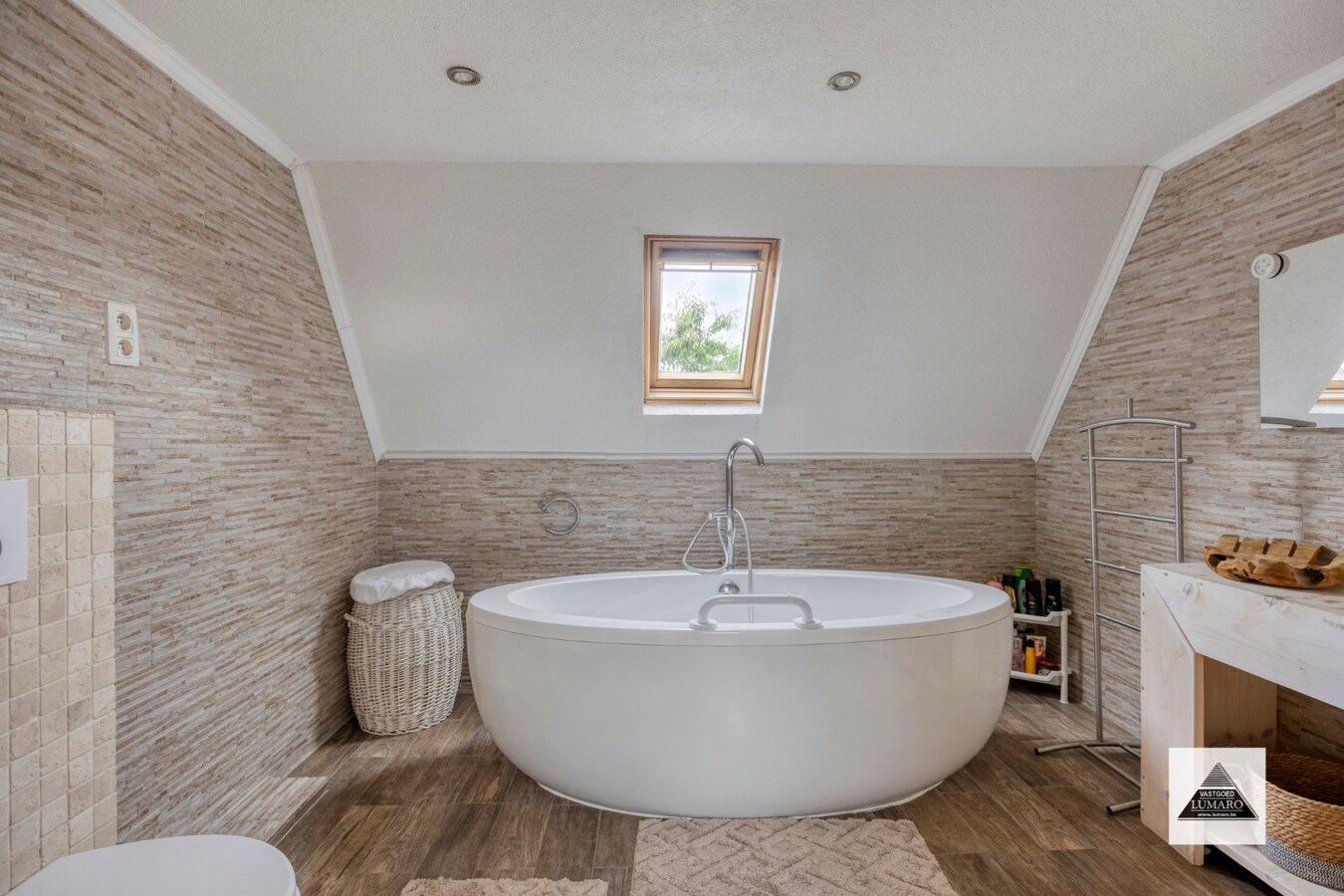 Villa / praktijk / BenB/ kamerwonen /... - Koolmijnlaan 11, Houthalen - perceel 2.700 m². 