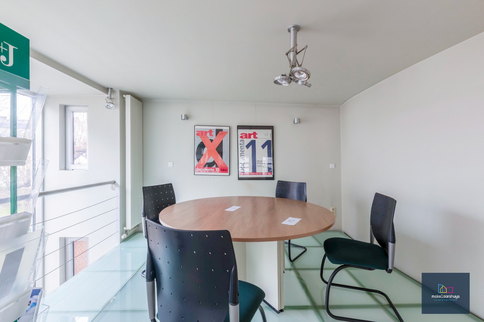 Luxueuze kantoorloft met inpandige staanplaats  en kelderberging  te Coupure Rechts. 