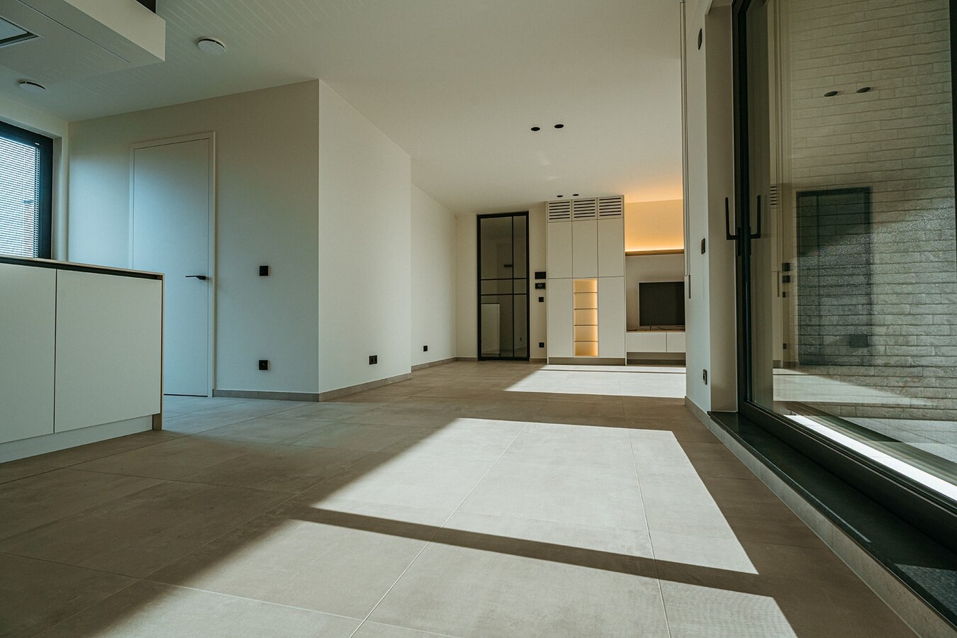 HOOGWAARDIG AFGEWERKT APPARTEMENT VAN 134M² MET 2 SLAAPKAMERS, RUIM TERRAS EN PARKEERPLAATS TE CENTRUM TUILT 