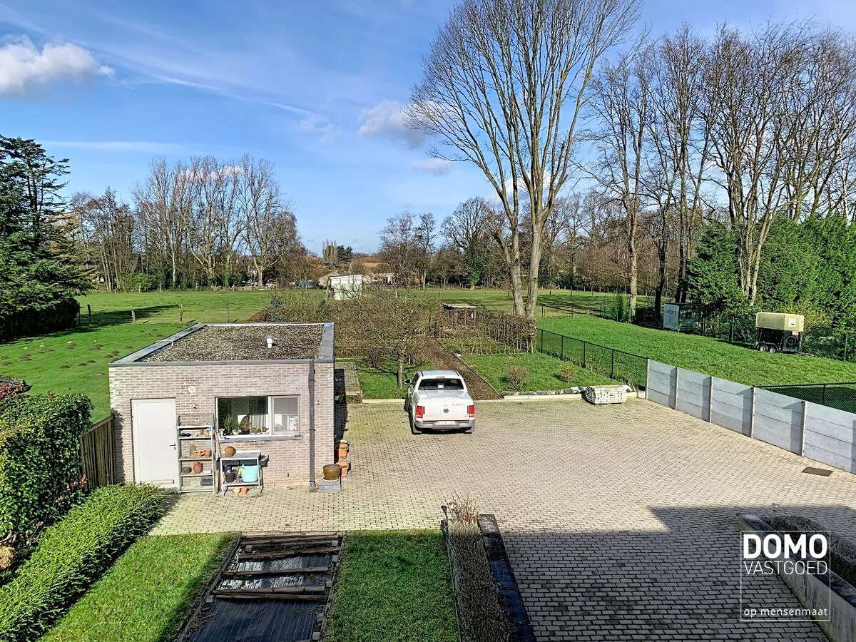 COMMERCIEEL PAND MET RUIM APPARTEMENT OP ZICHTBARE LOCATIE IN HERK-DE-STAD 