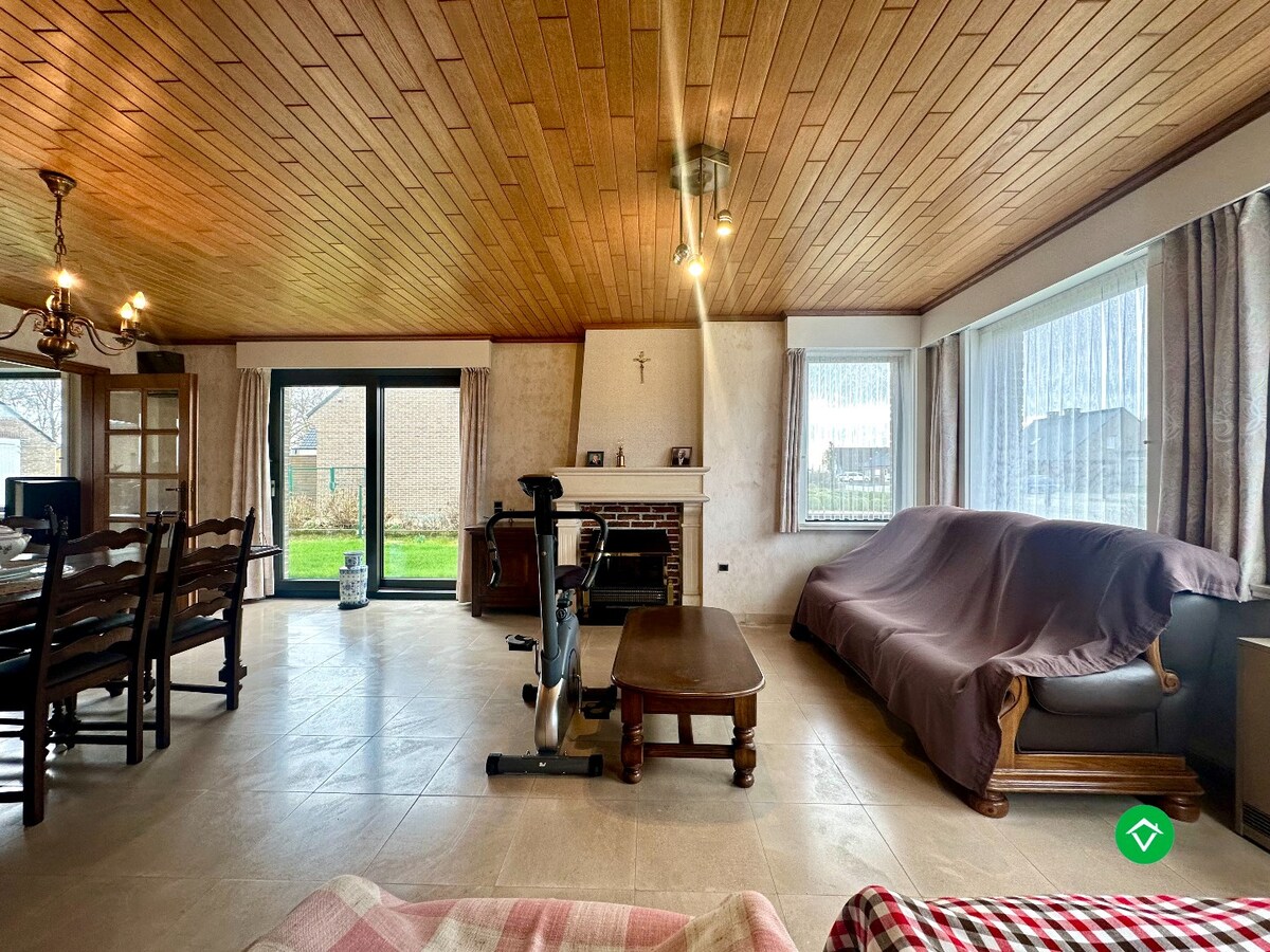 Ruime alleenstaande woning met prachtig uitzicht nabij het centrum van Koekelare 