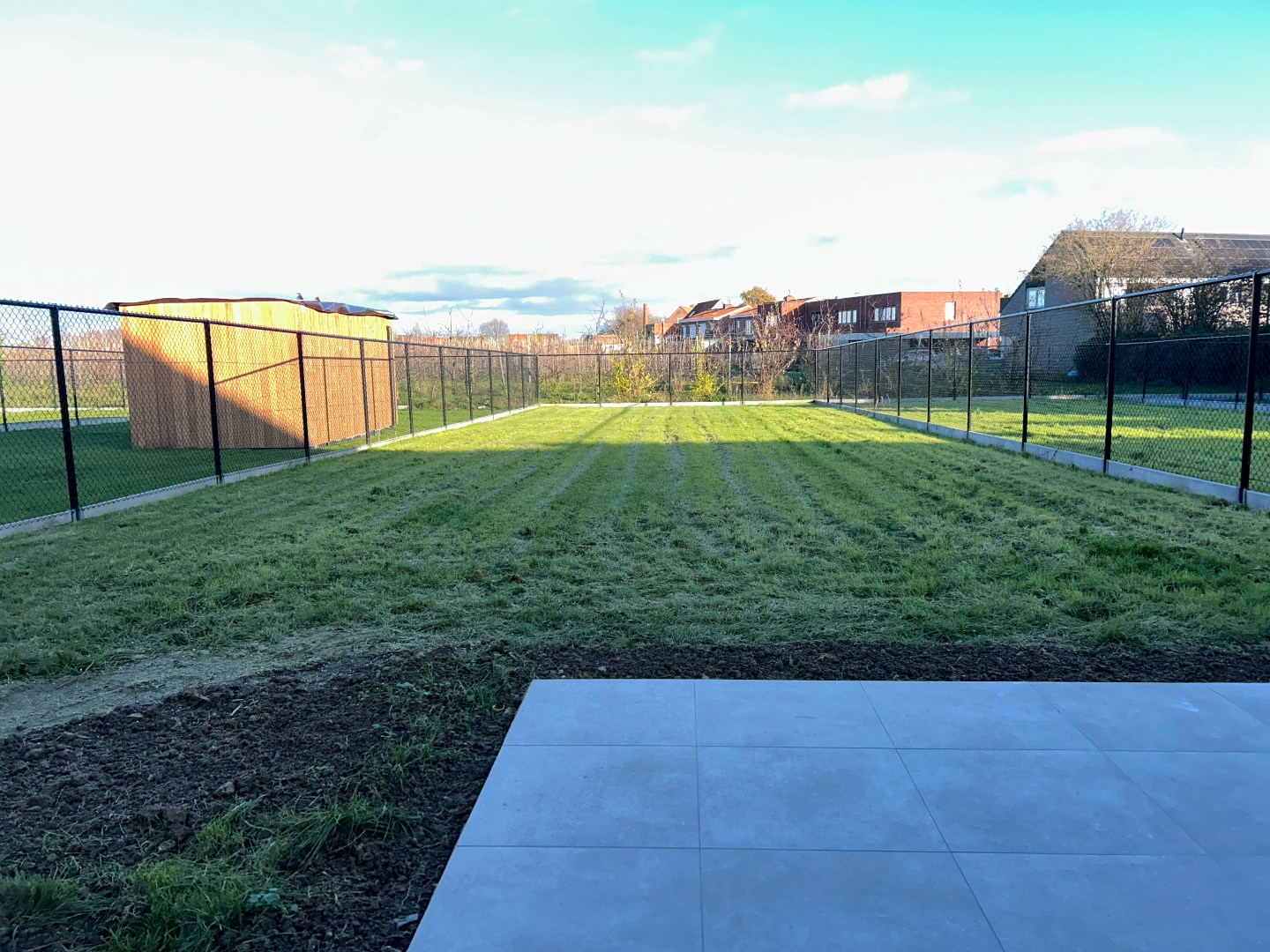 Stijlvolle halfopen, afgewerkte nieuwbouwwoningen 