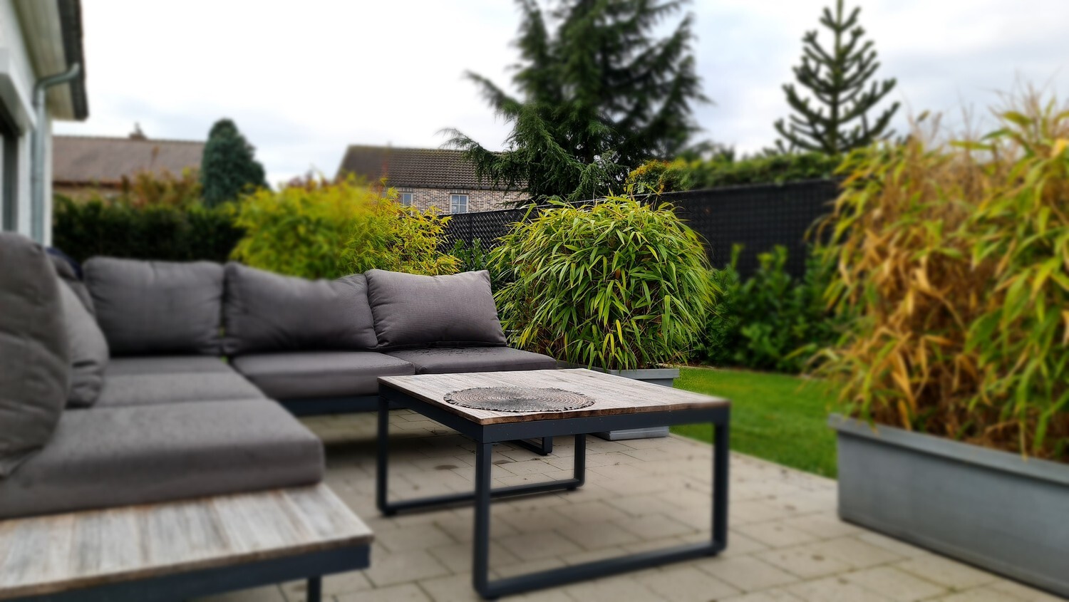 Bungalow met zongerichte tuin op perceel van 1350 m² 