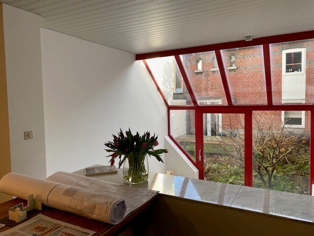 Gelijkvloerse kantoorruimte in een karaktervol herenhuis. 