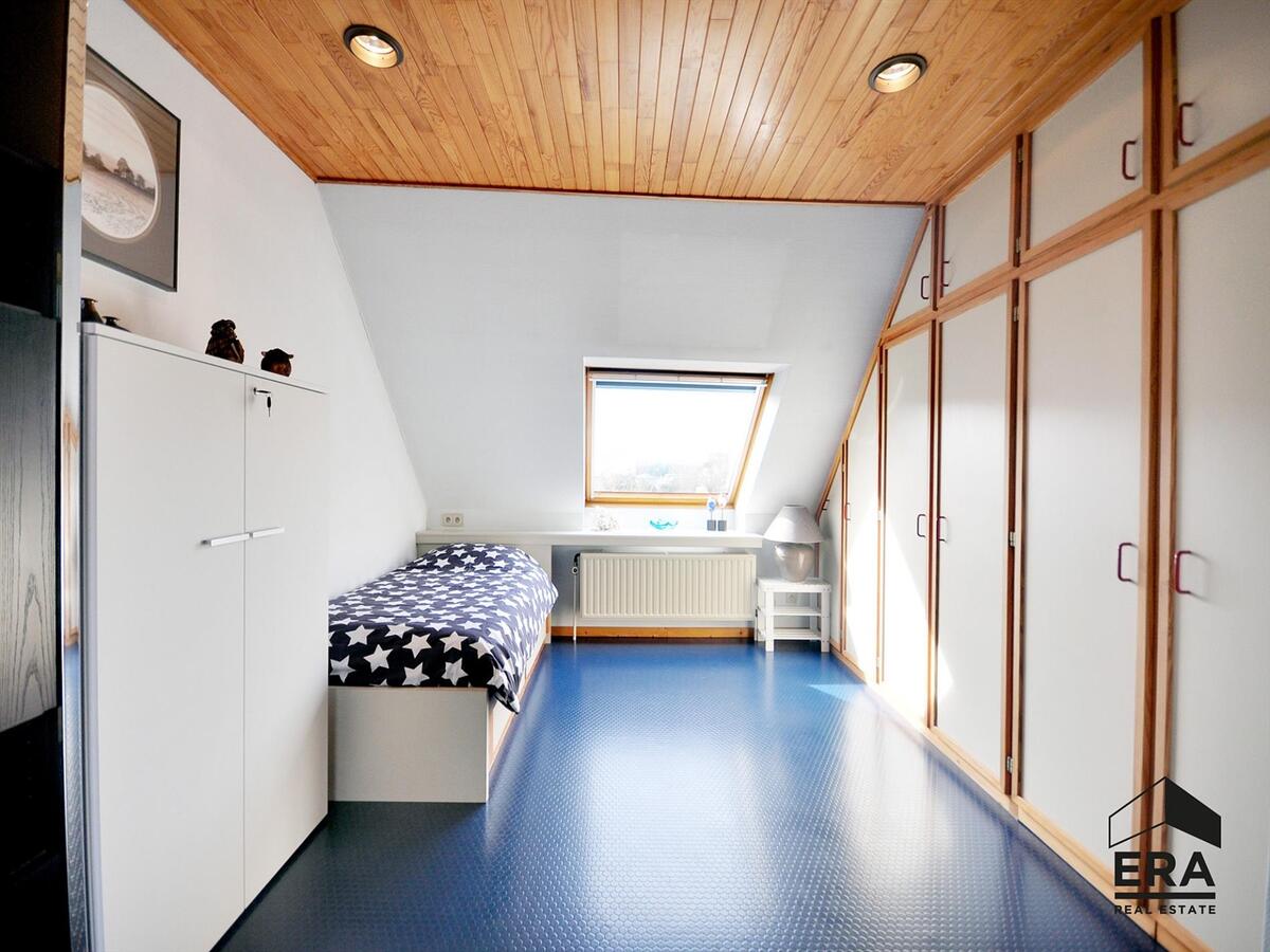 Dé ideale stadswoning. Gelegen in brede, doodlopende straat nabij UZ. 