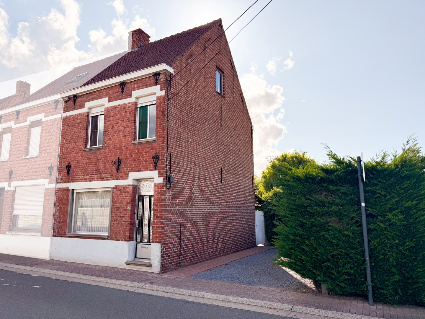 Te renoveren half open bebouwing nabij centrum Olsene 