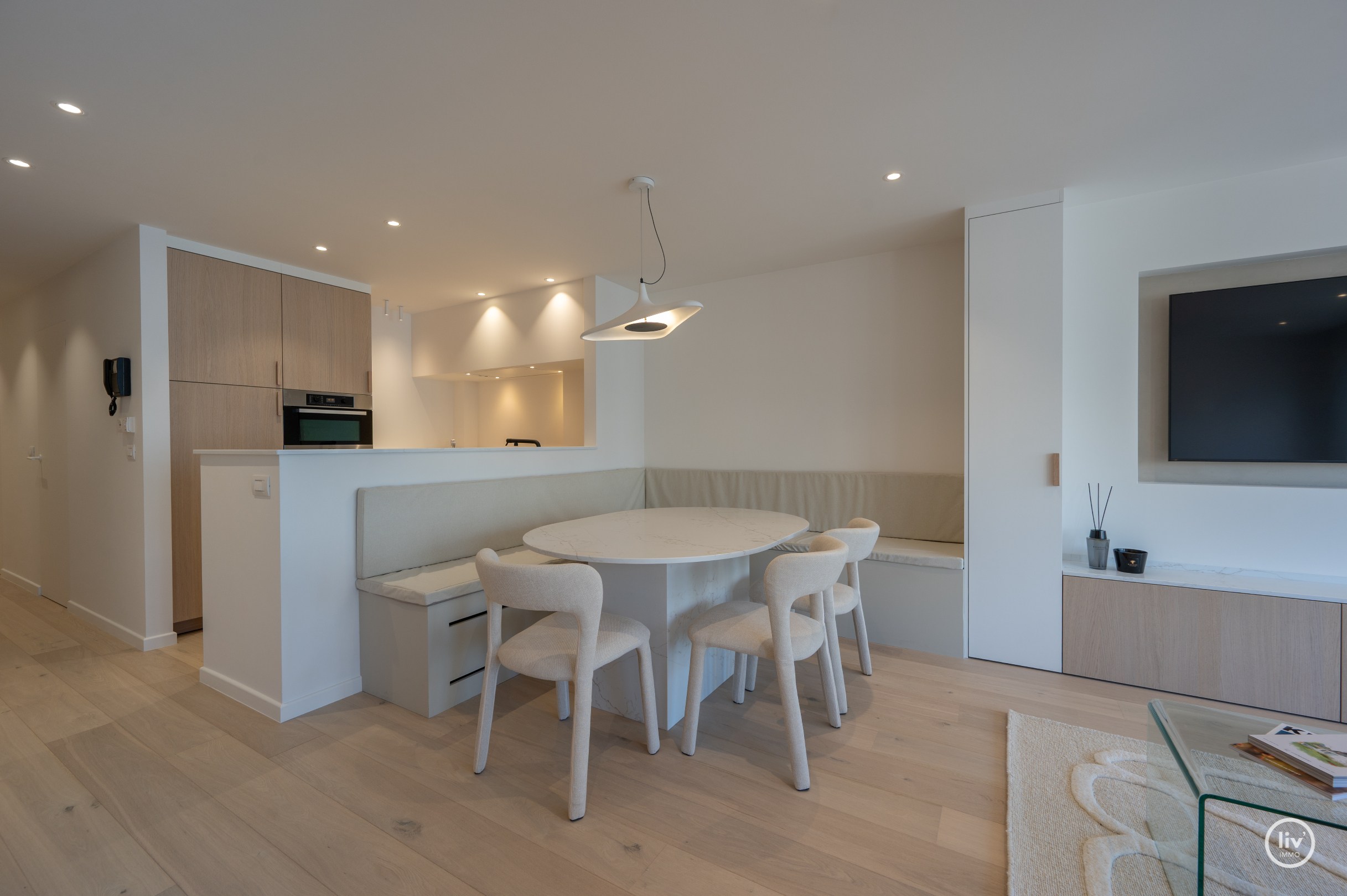 Volledig gerenoveerd en stijlvol appartement in het hart van Knokke in de  Lippenslaan. 