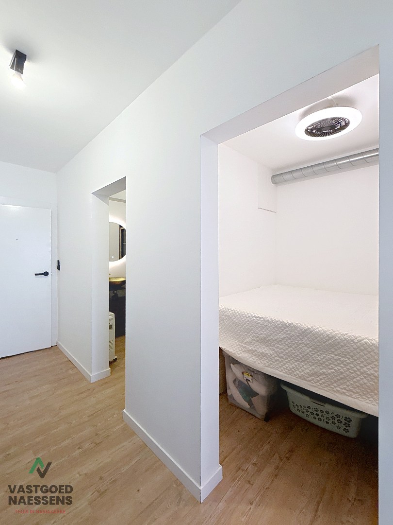 GERENOVEERDE STUDIO MET ZIJDELINGS ZICHT OP ZEE 