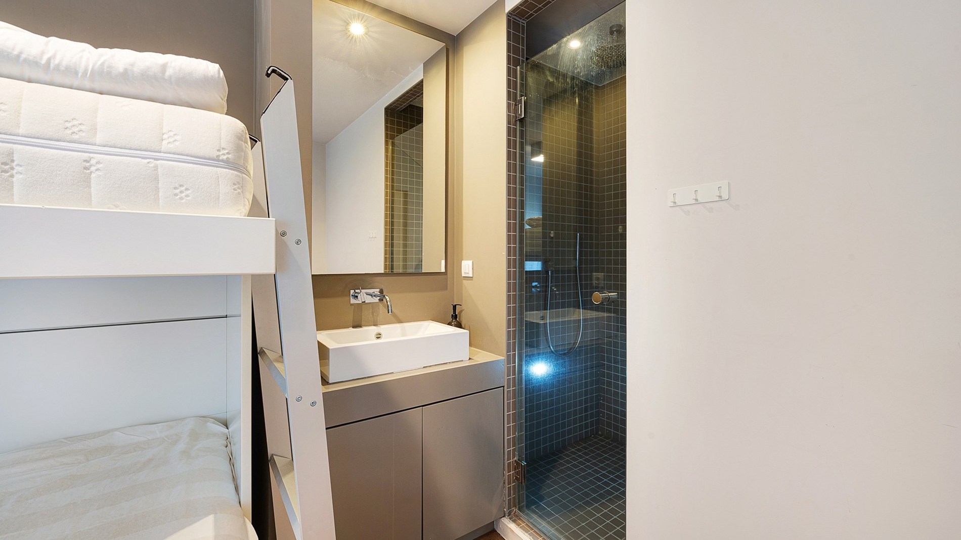 Recent 2-slaapkamer appartement centraal gelegen vlakbij zee in Knokke 