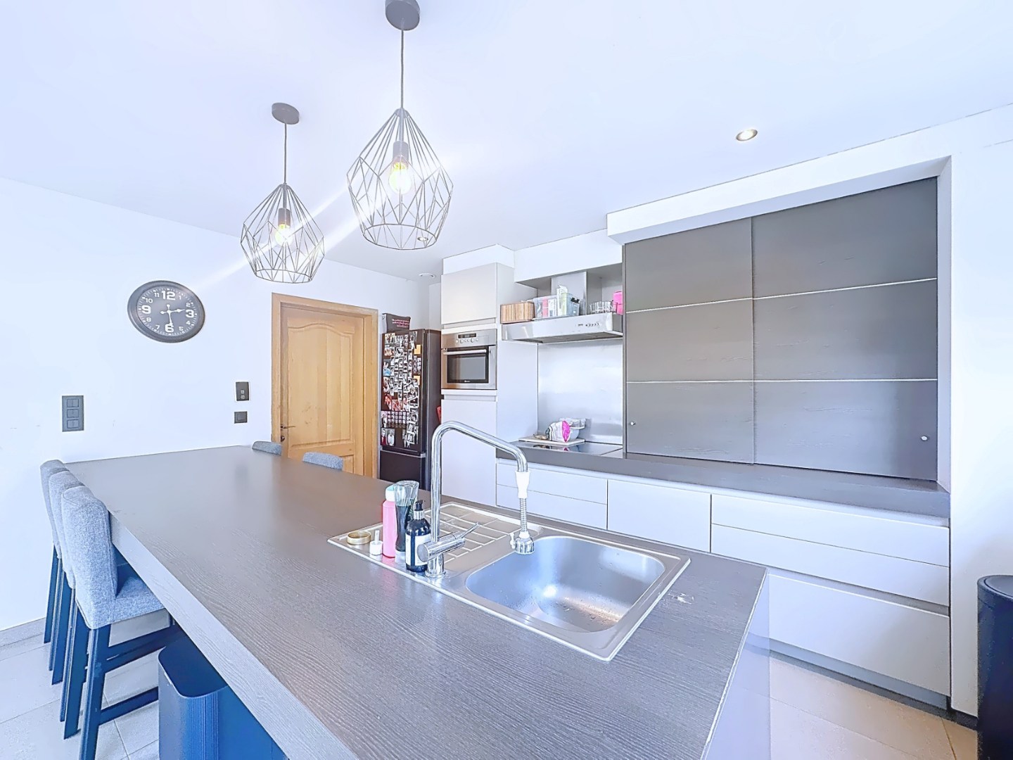 Ruime en recente halfopen bebouwing met 3 volwaardige slaapkamers 