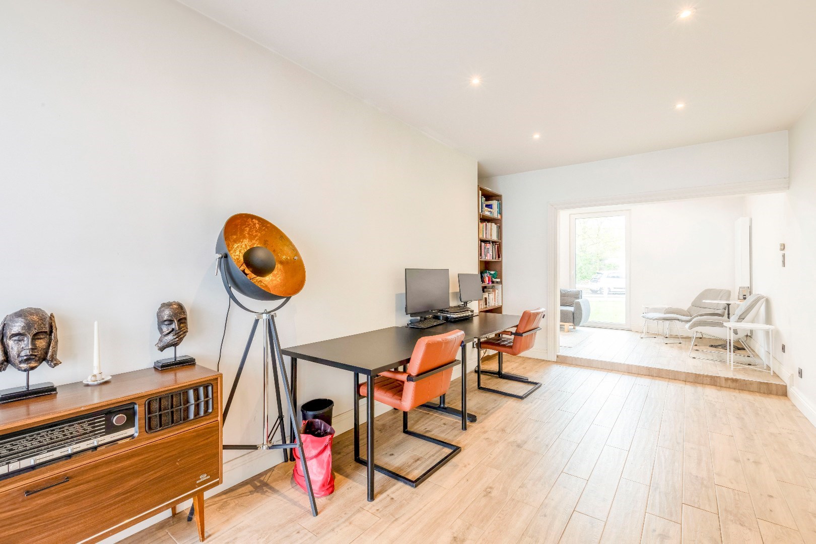 Instapklare woning met tuin in de gezellige kern van Laarne 