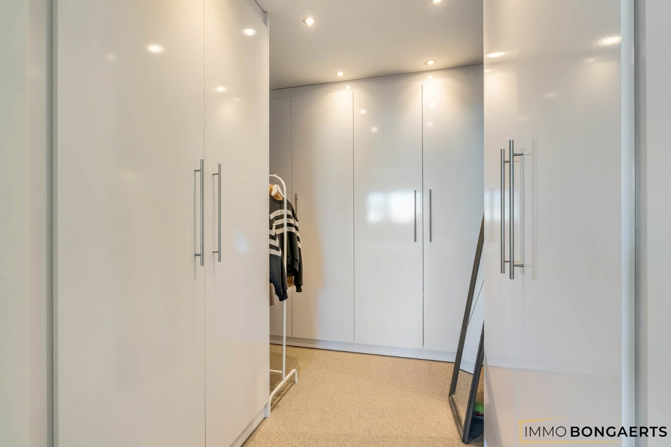 Energiezuinige woning met zwembad op rustige ligging in As 