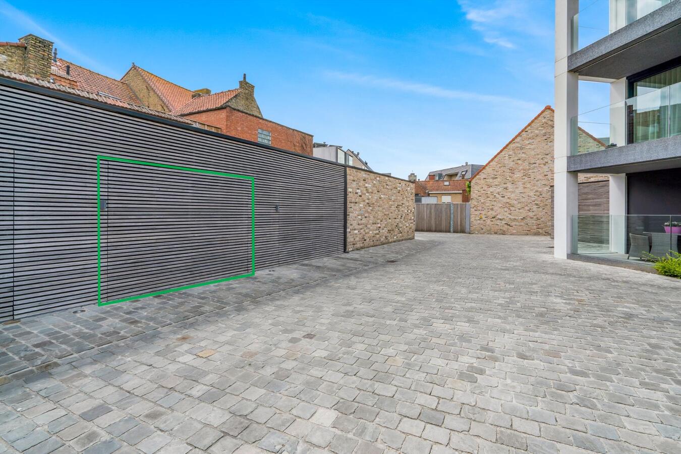 Ruim uniek  gelegen bemeubeld appartement met 2 slaapkamers en garage te Diksmuide 