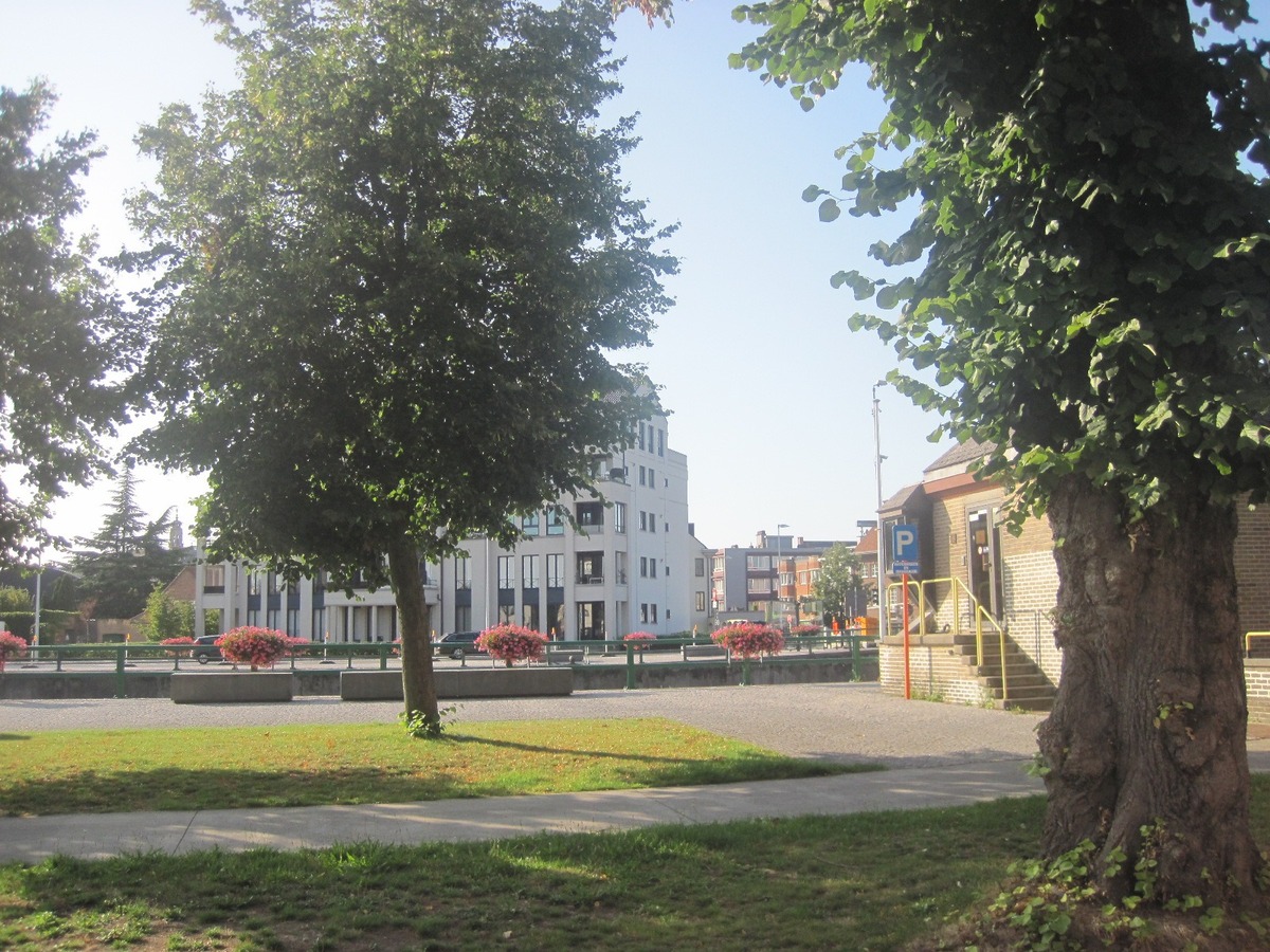 Duplex-appartement (bemeubeld) op unieke liggng. GEEN VASTE KOSTEN. 