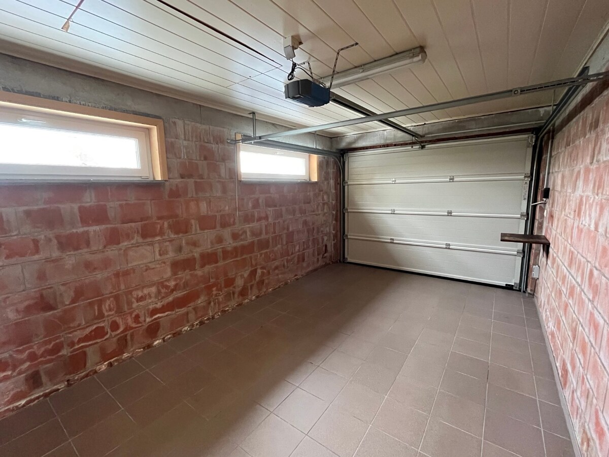 Bijzonder ruime, praktisch ingedeelde gezinswoning 