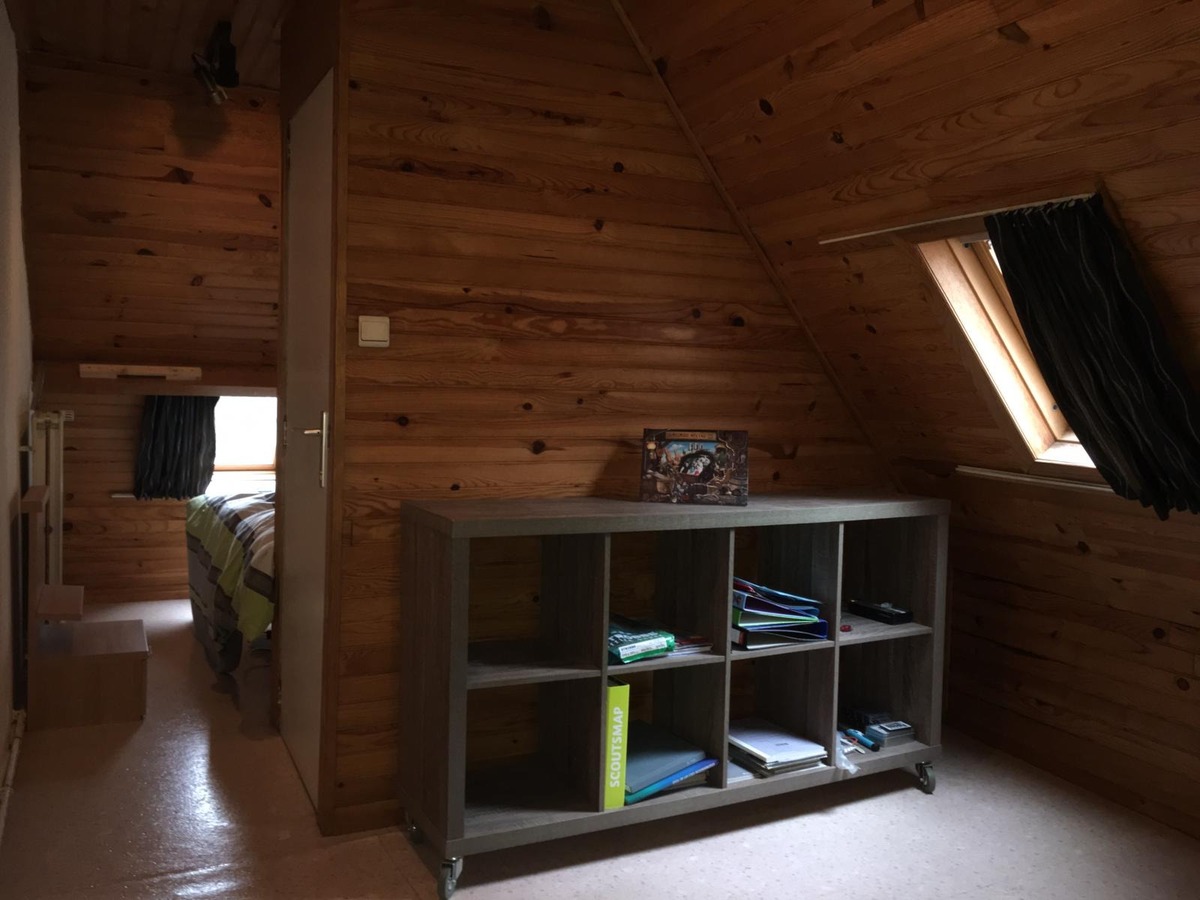 Degelijke rijwoning in de gekende Papegaaistraat. 