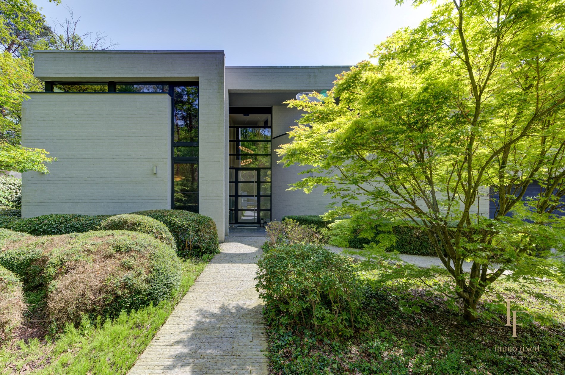 Moderne villa met 7 slaapkamers te Zoersel. 