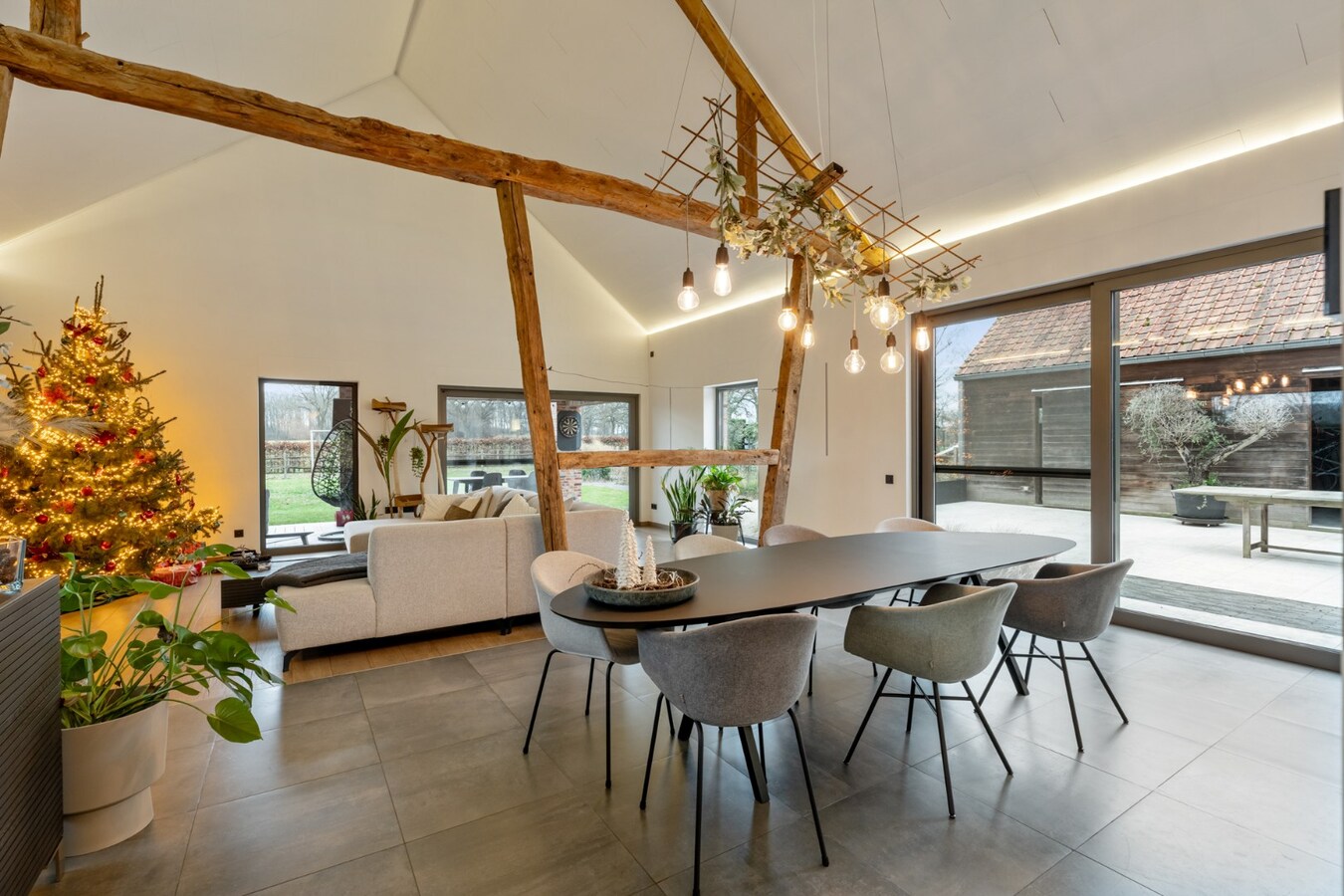 Uniek landhuis op een perceel van +/- 27 are in een GROENE oase 