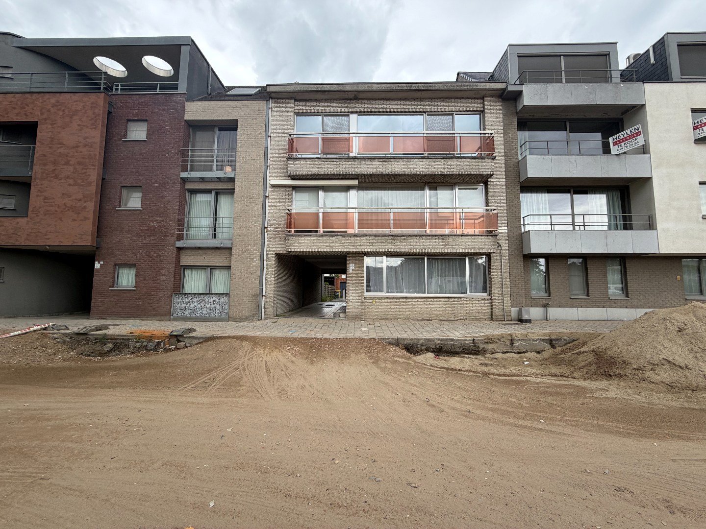 Ruim appartement met 2 slaapkamers en garage in het centrum van Geel 