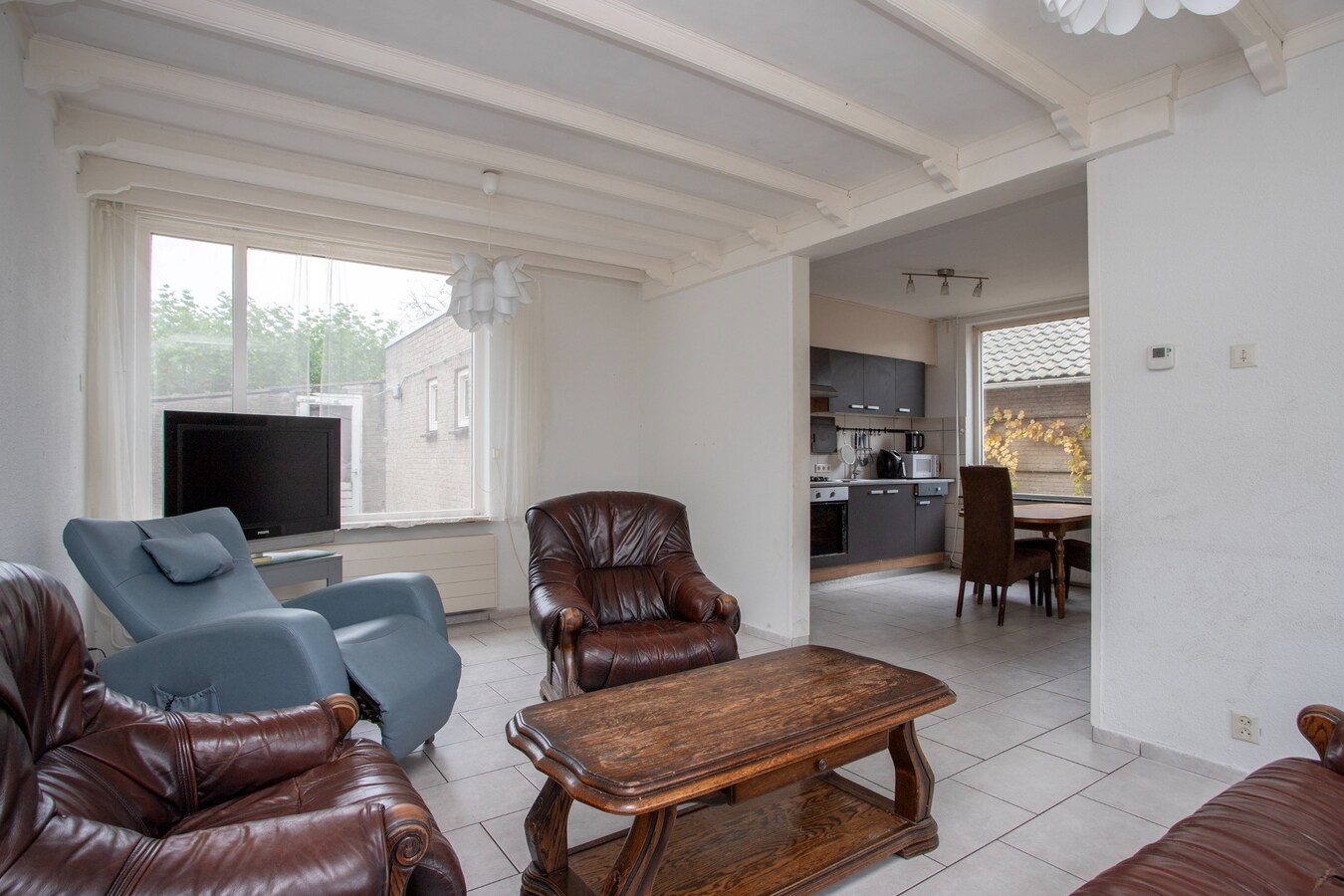 Te renoveren vrijstaande woning met vrijstaand bijgebouw gelegen in het centrum van Netersel. 